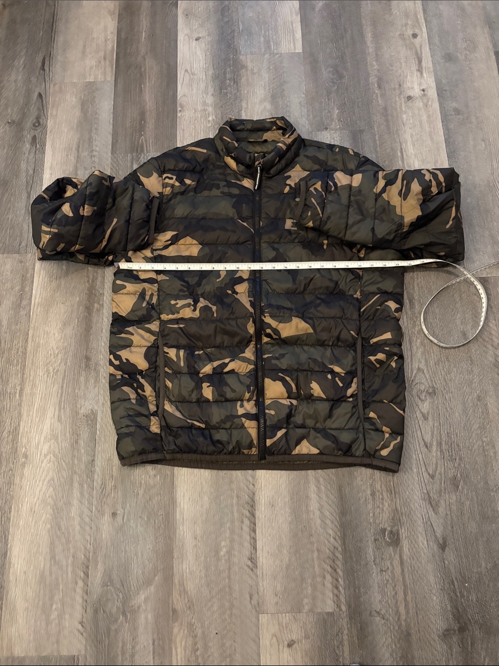 Old Navy Men’s Large Camouflage Puffer Jacket